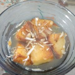 A picture of Idli jamun.
