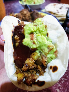 Una foto de Tacos de soja texturizada 🌮 vegetarianos y veganos