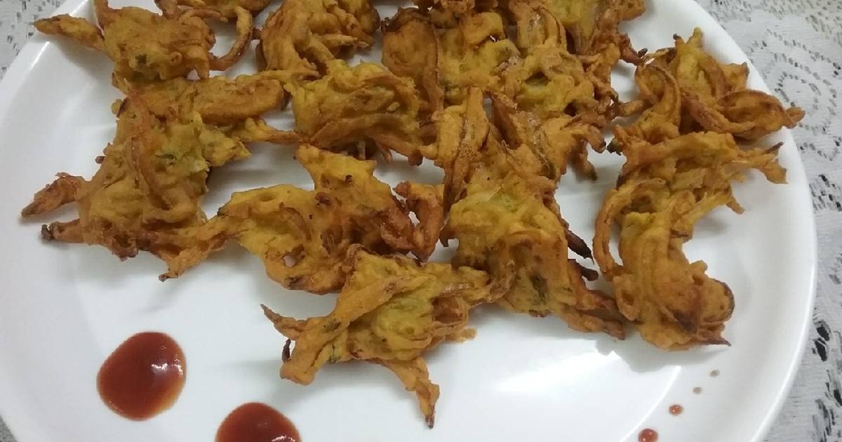 Besan Onion Fritters Recipe by StutIshika Cookpad