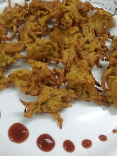 A picture of Besan Onion Fritters.