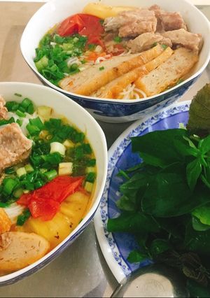 Hình của món Bún sườn non chả cá.
