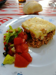 Una foto de Pastel de cerdo c/papa y salsa blanca