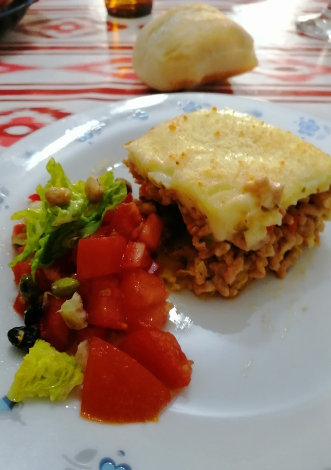 Una foto de Pastel de cerdo c/papa y salsa blanca