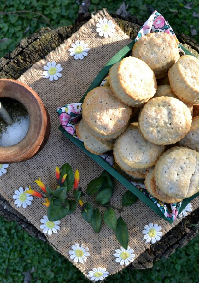 Una foto de Bizcochitos de grasa con yerba mate🤓