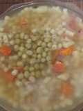 Sopa de verduras y fideos para días fríos