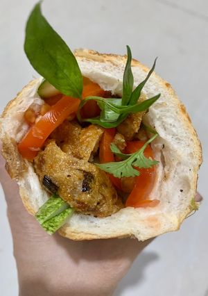 Hình của món Bánh mì chả cá thác lác.