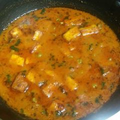 A picture of Matar paneer.