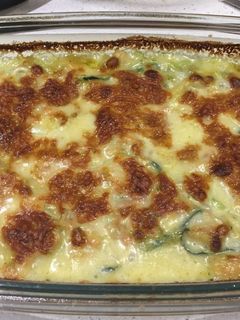 Una foto de Espagueti de calabacín en carbonara de gambas y gulas