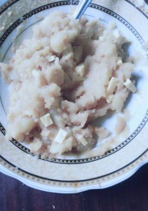 A picture of Smashed potatoes.