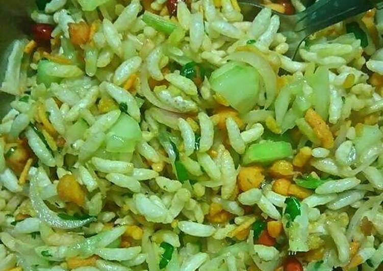 Mixed puffed rice (Bengali street food)