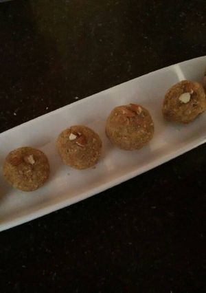 A picture of coconut and besan laddoo.