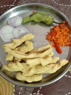 વણેલા ગાઠિયા (vanela gathiya recipe in Gujarati) રેસીપી મુખ્ય ફોટો
