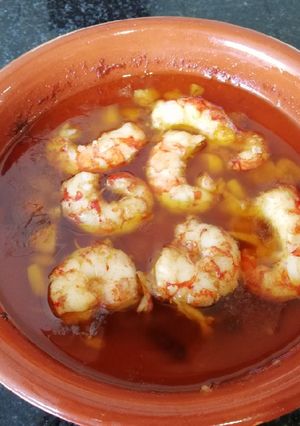 Una foto de Gambas al ajillo picantes