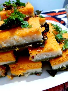तिरंगा ढोकला (tiranga dhokla recipe in Hindi) रेसिपी मुख्य फोटो