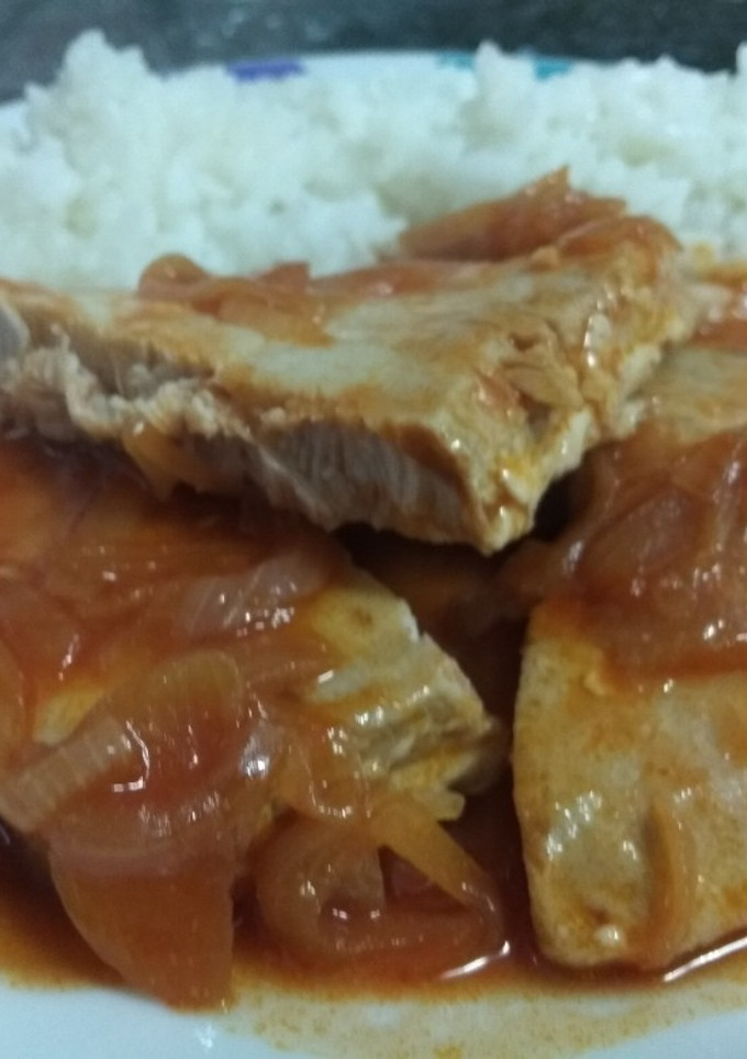 Una foto de Bonito con tomate fácil