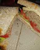 Sándwich de atún