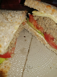 Una foto de Sándwich de atún
