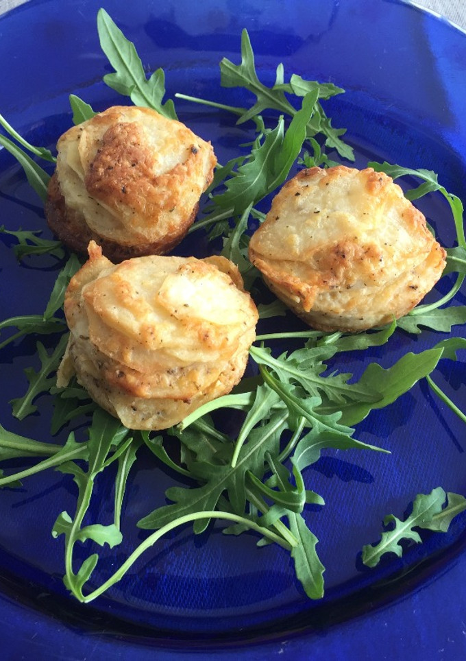 Una foto de Nidos de Patatas con Parmesano y huevo