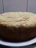 Torta Matera de limón y ciruelas confitadas