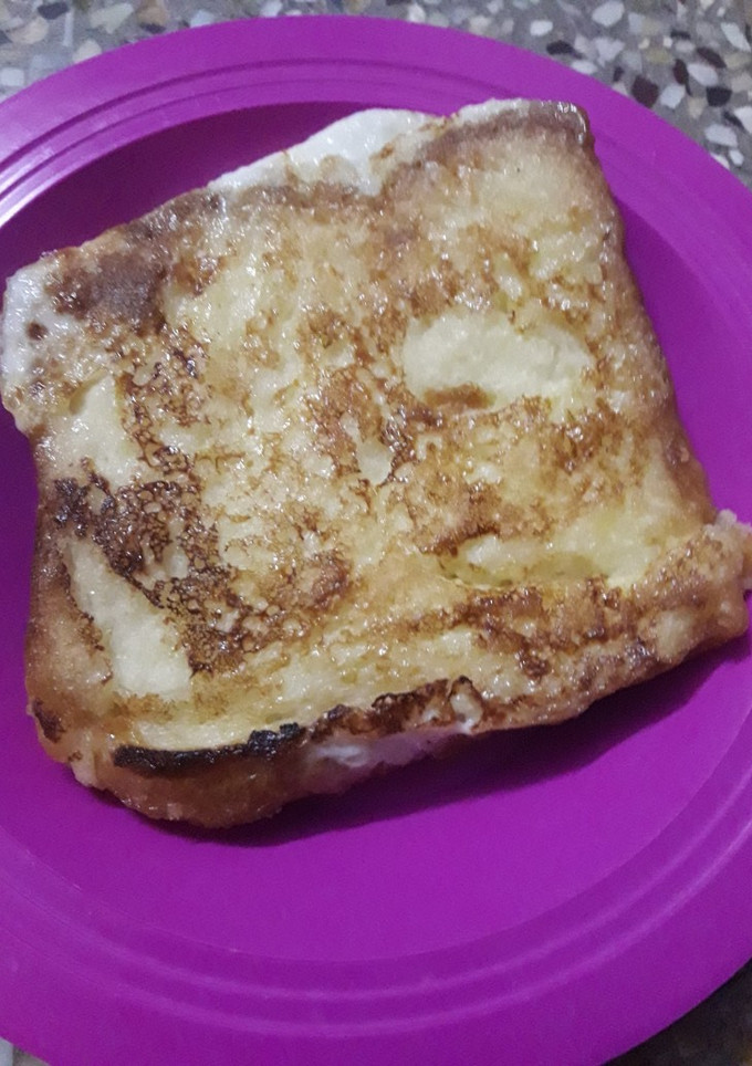 ஸ்வீட் முட்டை பிரட் டோஸ்ட்(sweet egg and bread toast recipe in tamil) செய்முறை முக்கிய புகைப்படம்
