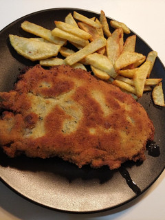 Una foto de Cachopo de jamón serrano y queso