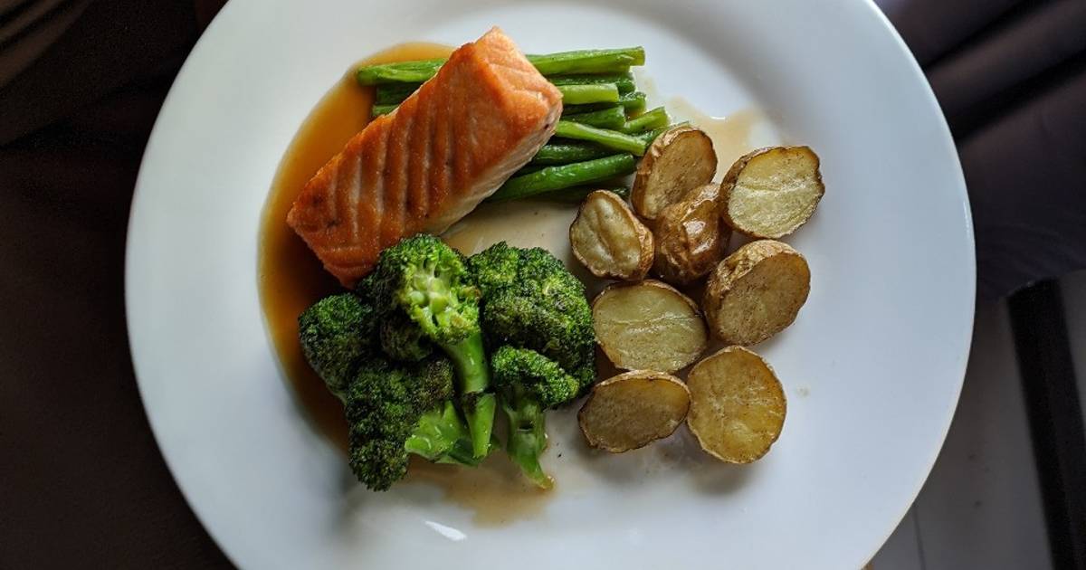Pan Fried Salmon with Vegetables and Roasted Potatoes Recipe by Macoi Balbin Cookpad