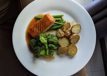 Without Fail Make Recipe Pan Fried Salmon with Vegetables and Roasted Potatoes Restaurant Style Without Fail Make Recipe Pan Fried Salmon with Vegetables and Roasted Potatoes Restaurant Style