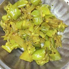 A picture of Mirchi and onion sabji.