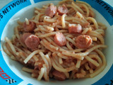 Espagueti con paté y salchichas