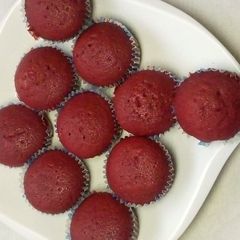 A picture of Red velvet cupcakes.