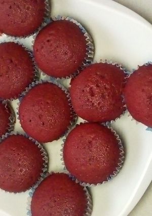 A picture of Red velvet cupcakes.
