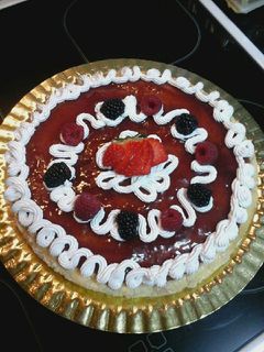 Una foto de Tarta de queso con mermelada de fresa en horno
