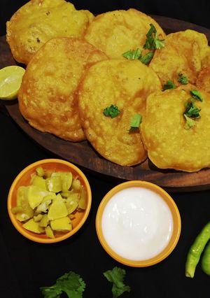 A picture of Masala puri.