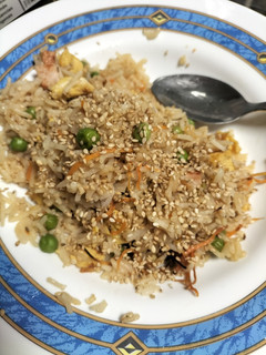 Una foto de Arroz tres delicias con semillas de sésamo