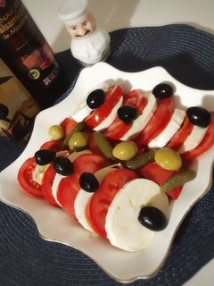 Une photo de Salade mozzarella tomate 🍅