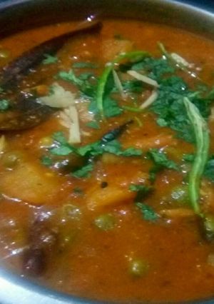 A picture of Matar Aloo.