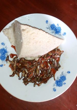 A picture of Fried omena with ugali.