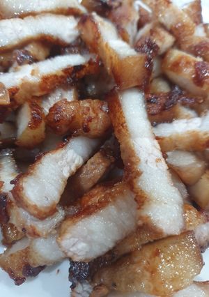 Hình của món Ba chỉ rang cháy cạnh.