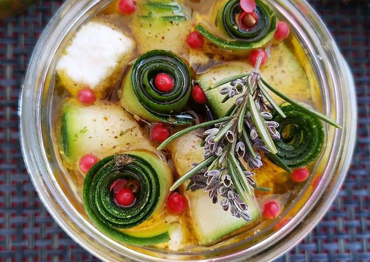 Comment Servir Pickles de courgettes &amp; mozzarella