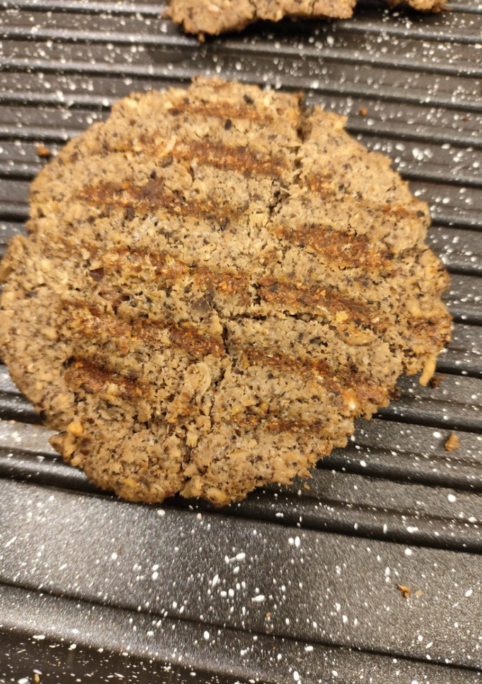 Foto di Burger di funghi secchi e sgombro 🍄‍🟫🐟