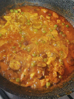 Una foto de Paella integral con pollo 🍗 y verduras 🍅🫑