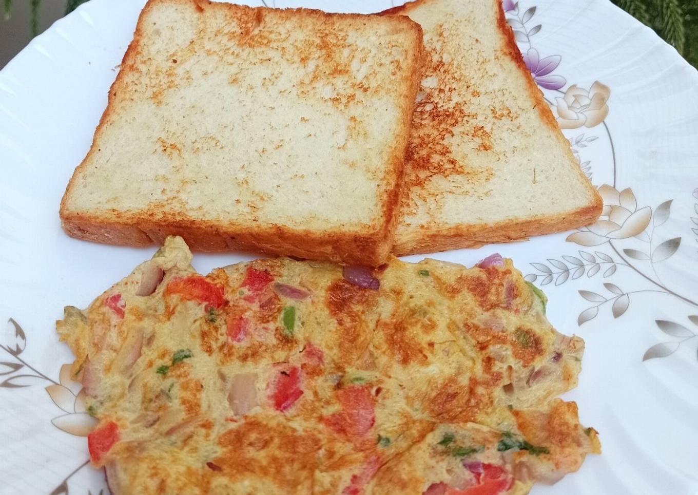 Recipe of Ultimate Veggies Omelette 🍞🫑🥚🌶️🧅