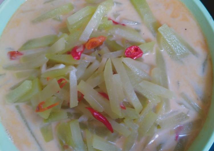 Langkah Mudah untuk Menyiapkan Sayur labu Siam santan pedas, Bisa Manjain Lidah