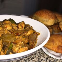 A picture of Fried pita bread with chicken masala.