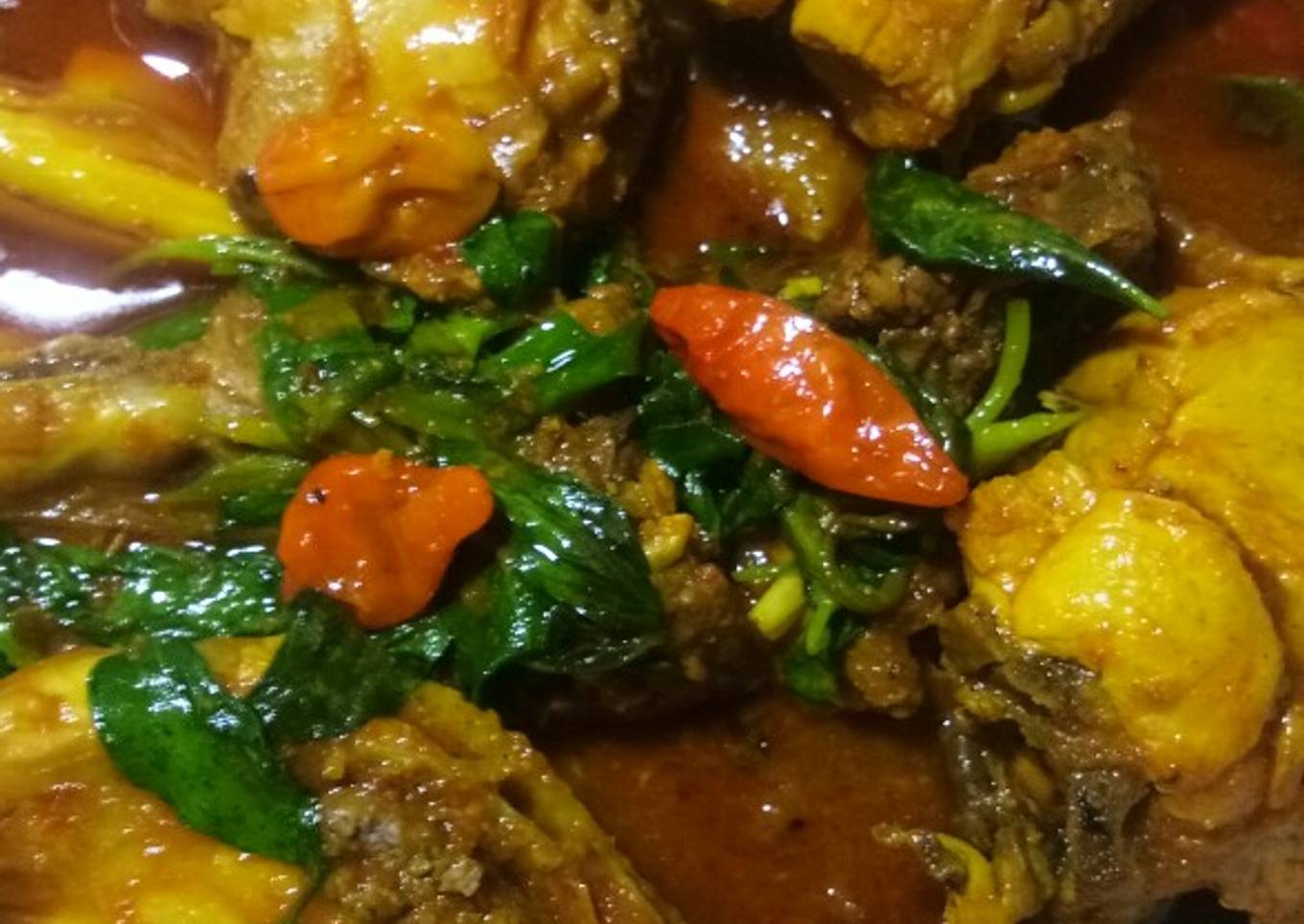 Kuali ayam ringkas dengan selasih
