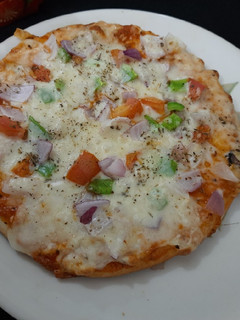 चीज़ पिज़्ज़ा (cheese pizza recipe in Hindi) रेसिपी मुख्य फोटो