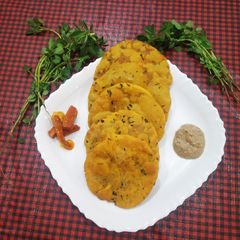 A picture of Methi Masala Puri.