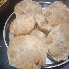 A picture of Methi poori.