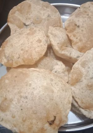 A picture of Methi poori.