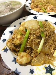 咖哩大蝦干貝炒泡麵 的食譜成品照片
